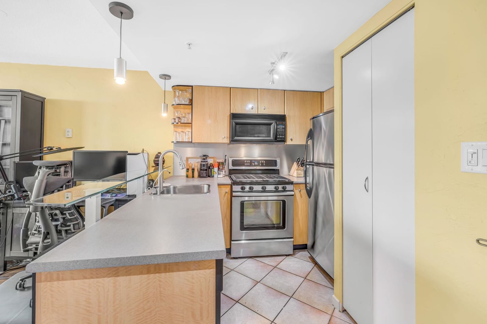 Listing Image 12