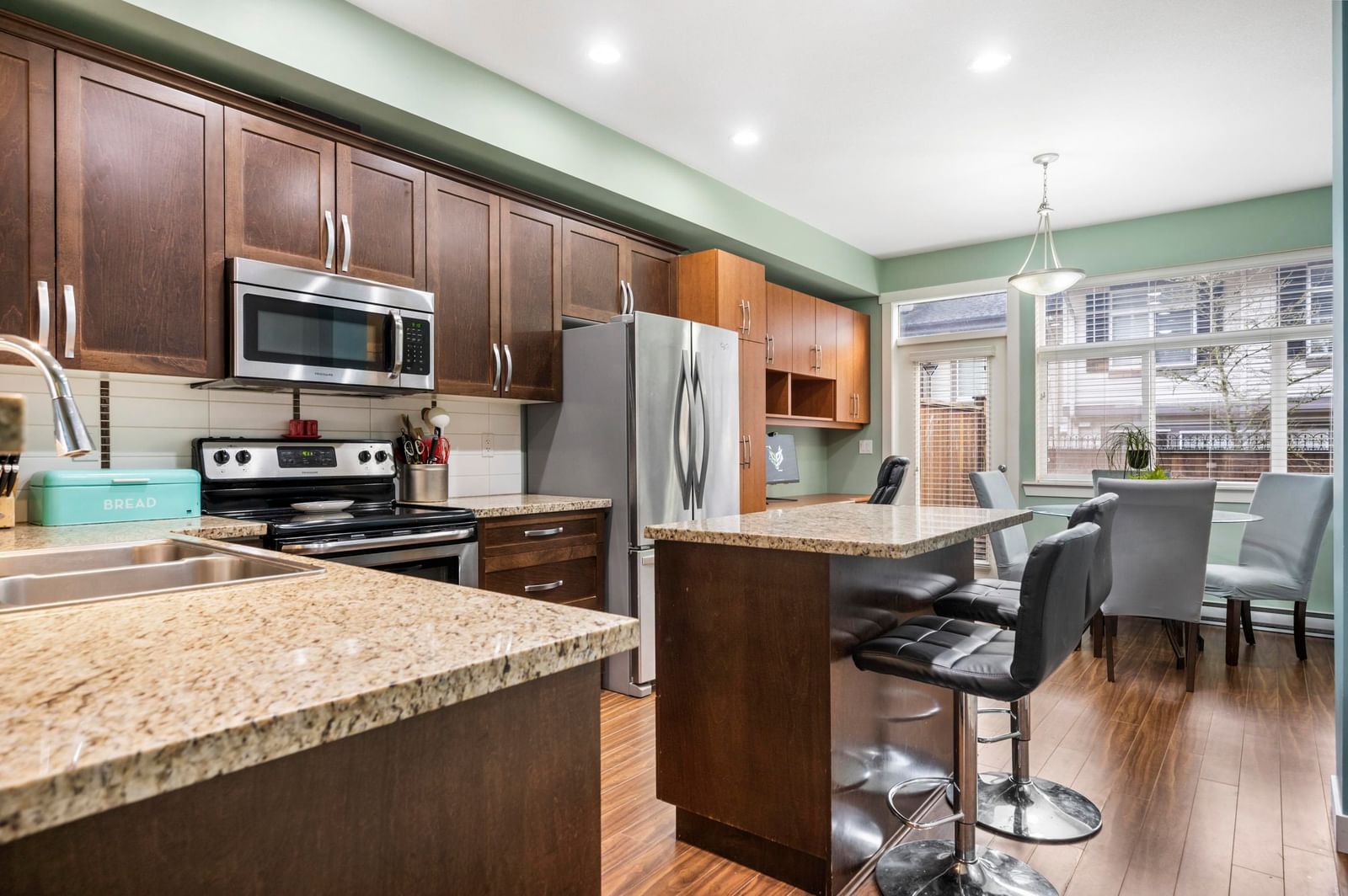 Listing Image 10