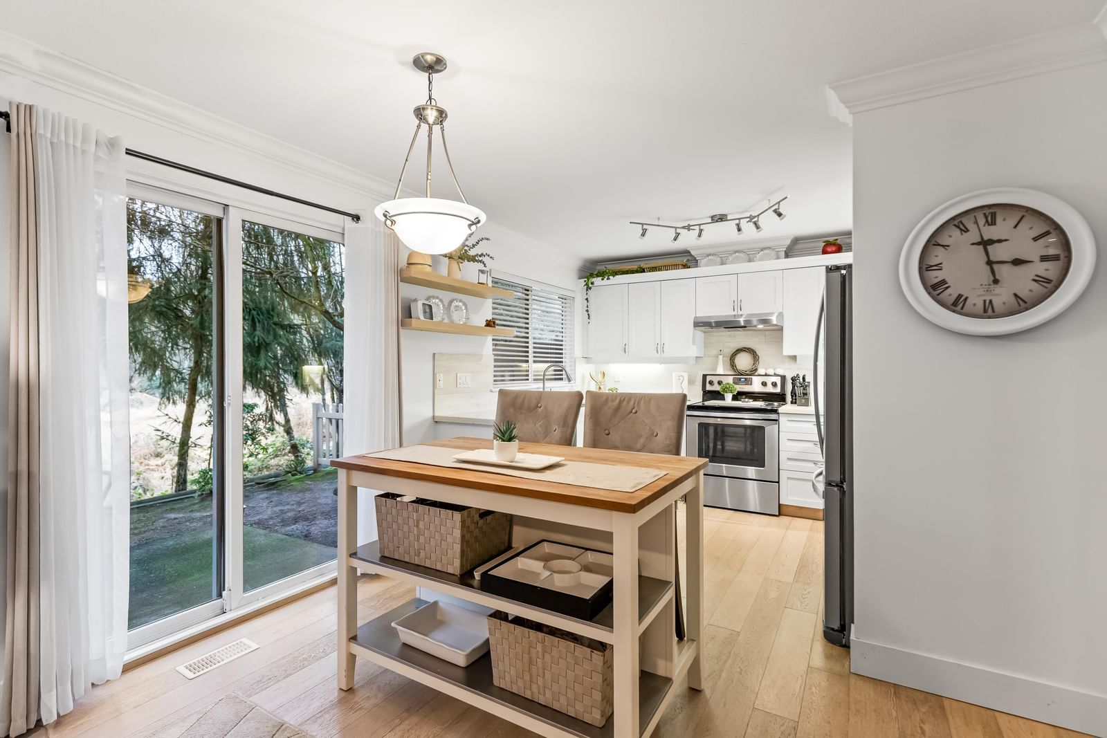 Listing Image 10