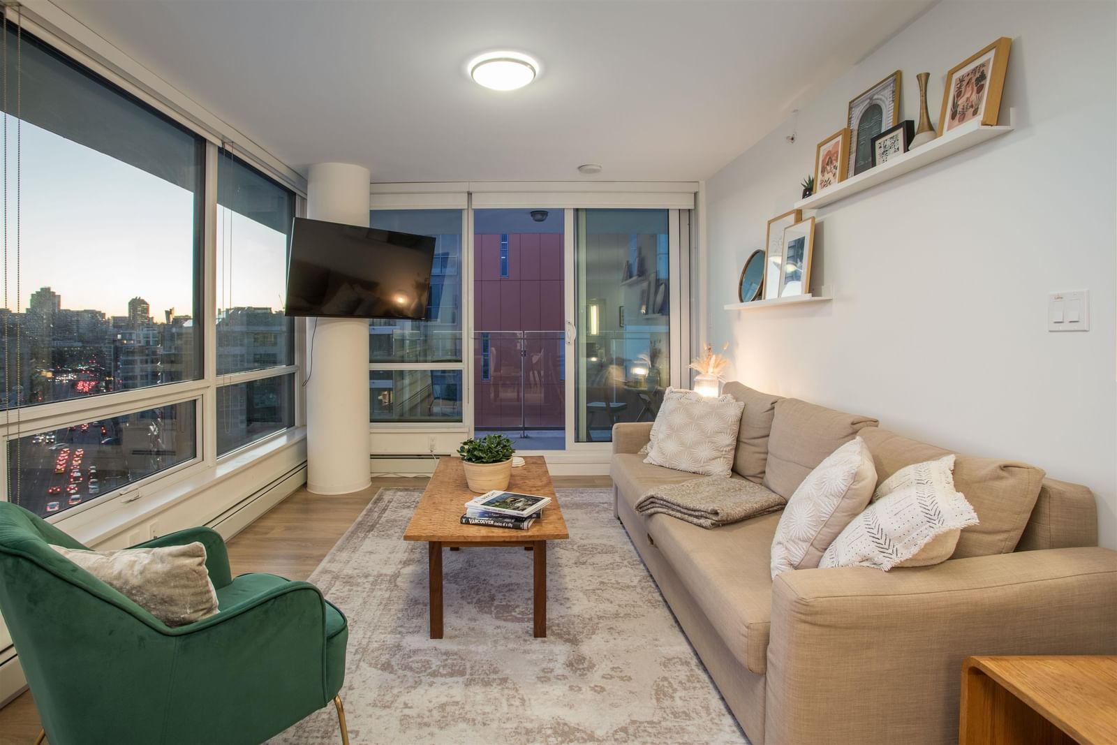 Listing Image 11