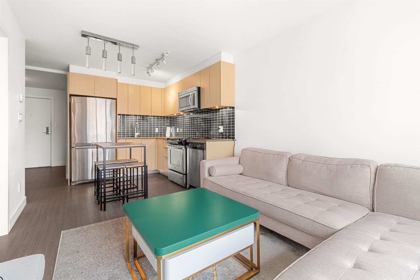 Listing Image 6
