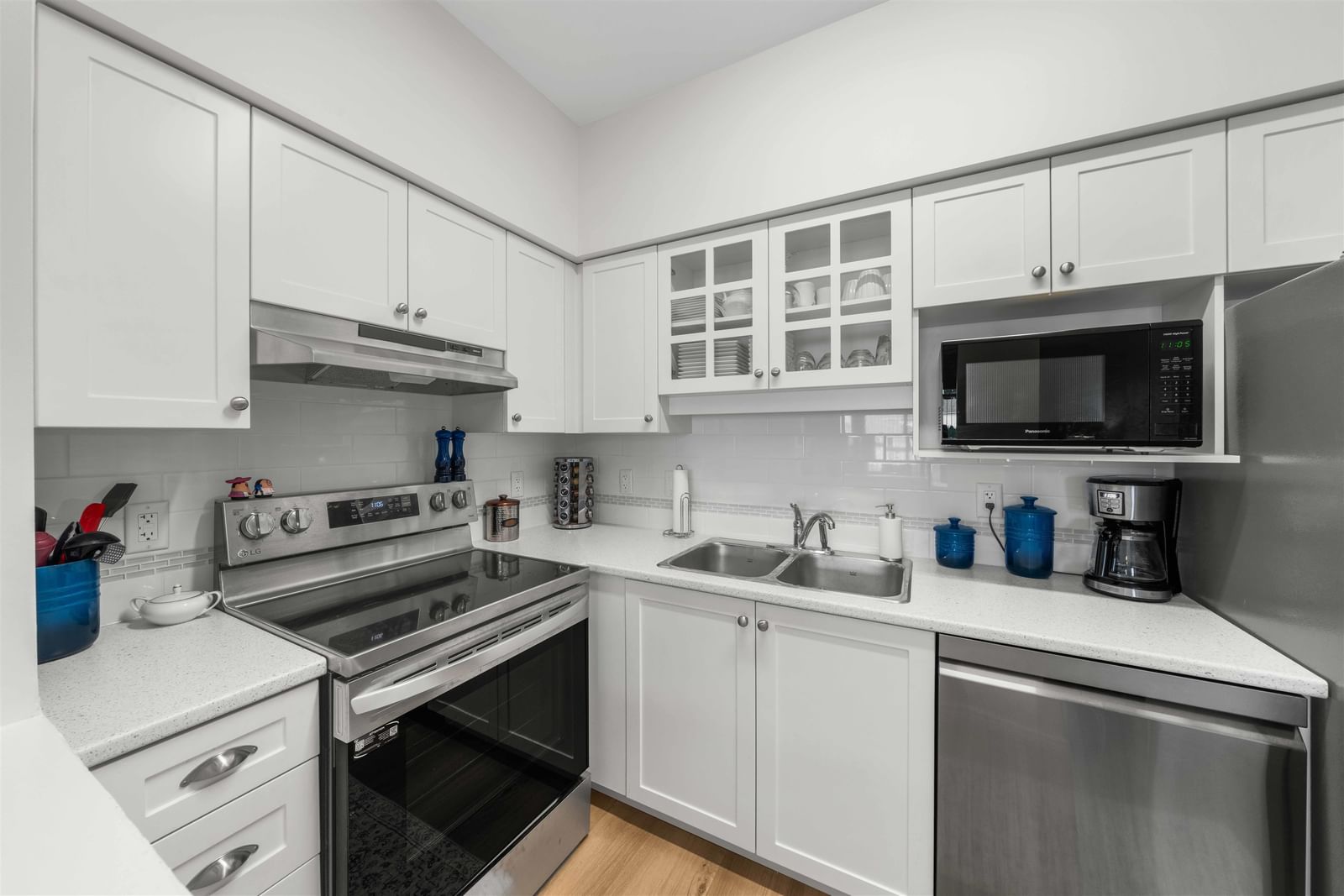 Listing Image 10