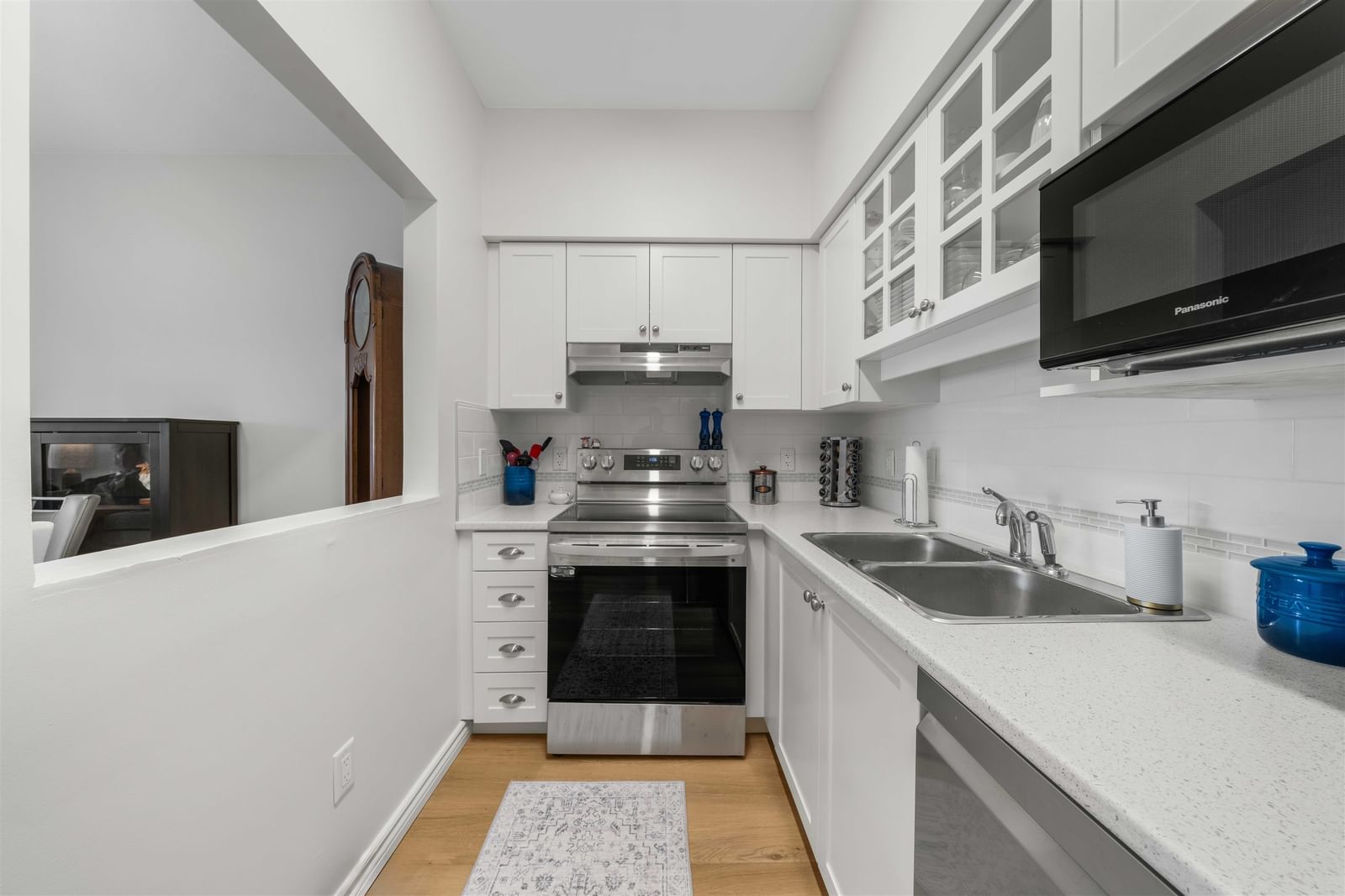 Listing Image 11