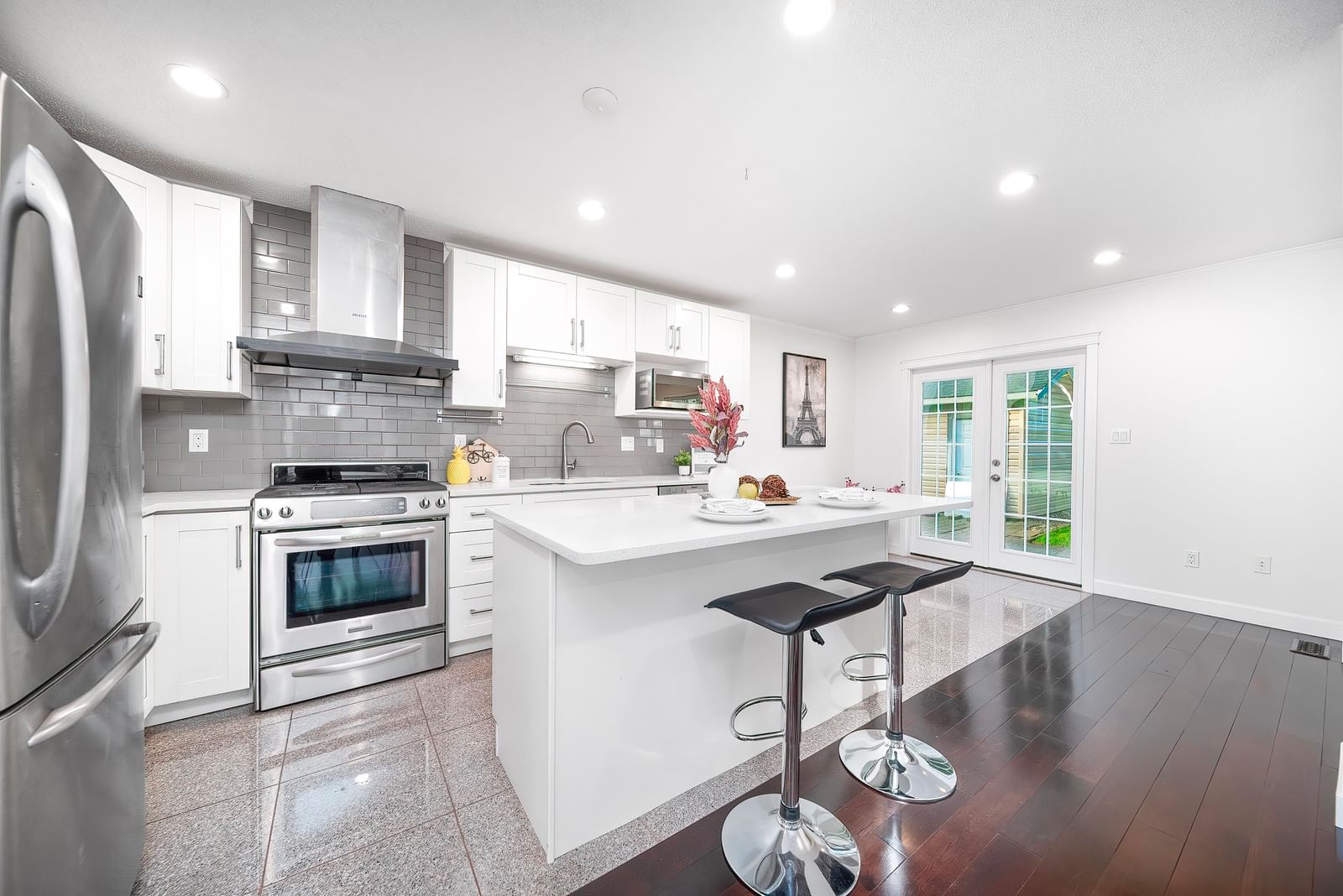 Listing Image 11