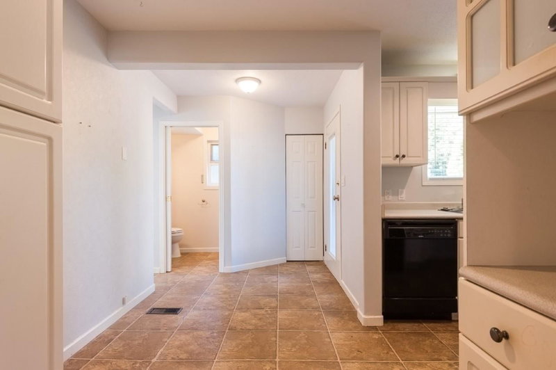 15661 Roper Avenue, White Rock, V4B 2G9 | Image 3