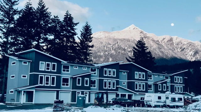 8 - 455 Coquihalla Street