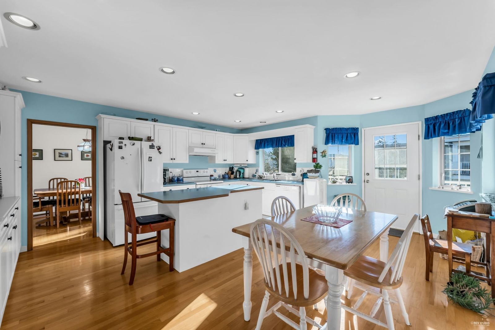 Listing Image 12