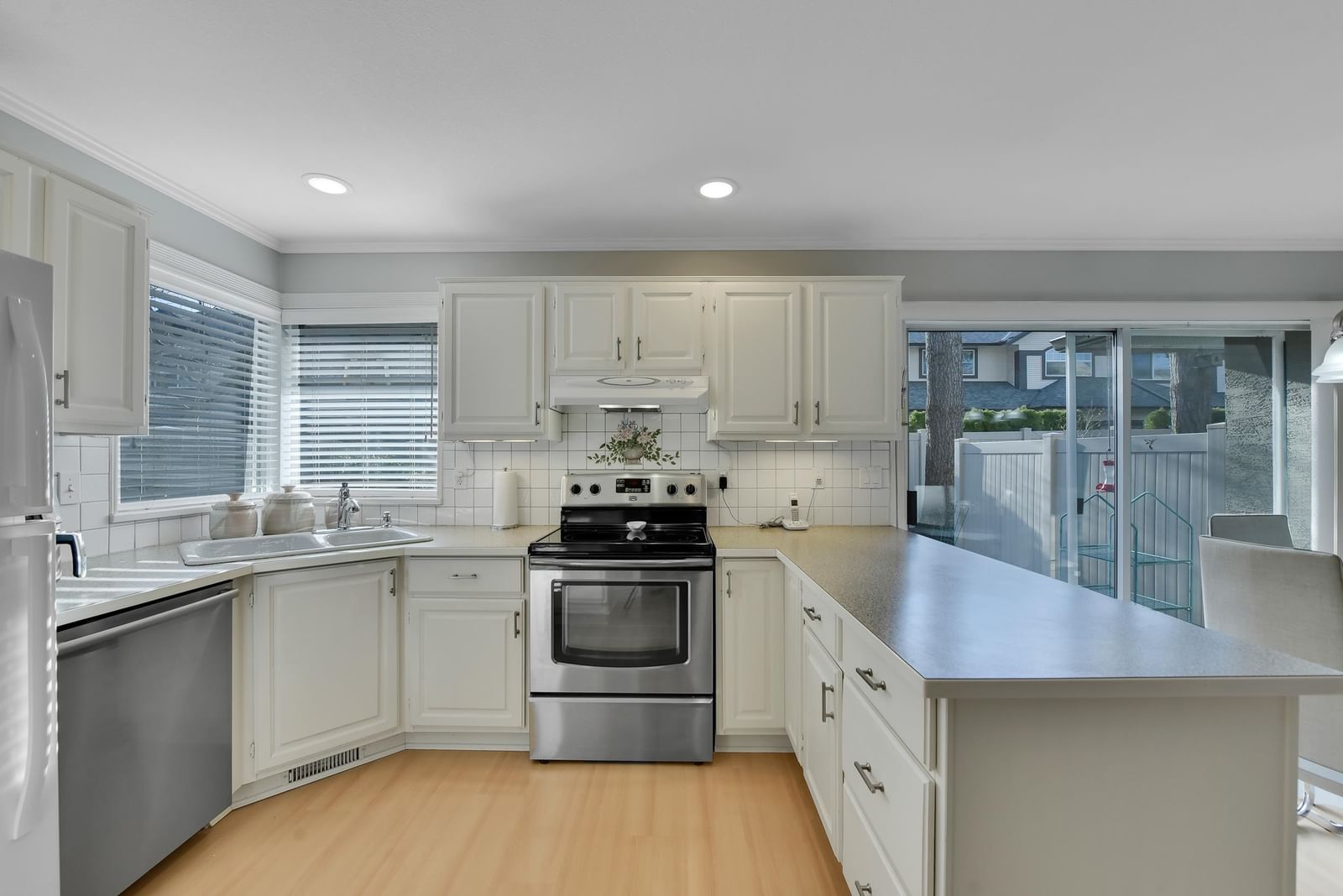 Listing Image 11