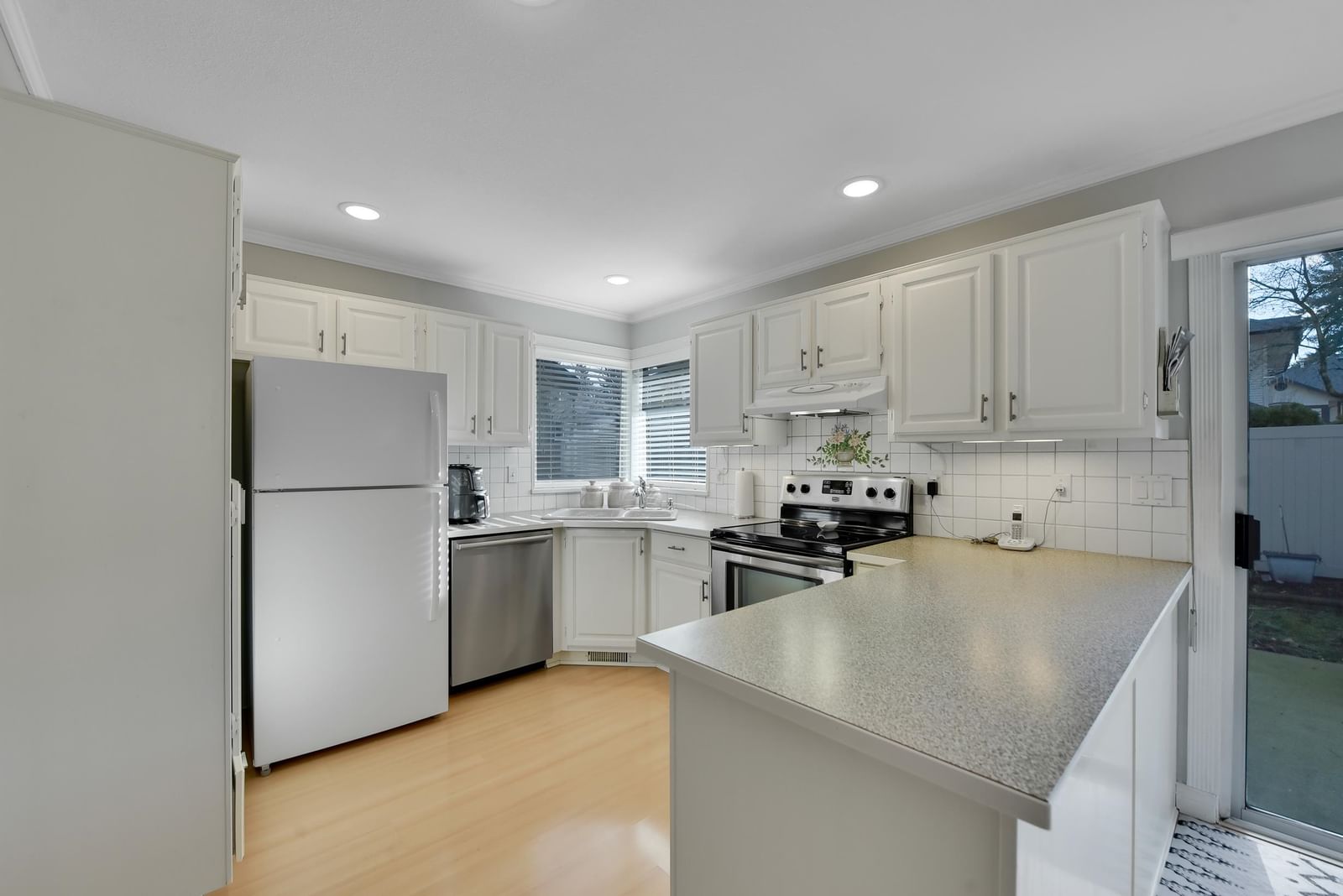 Listing Image 13