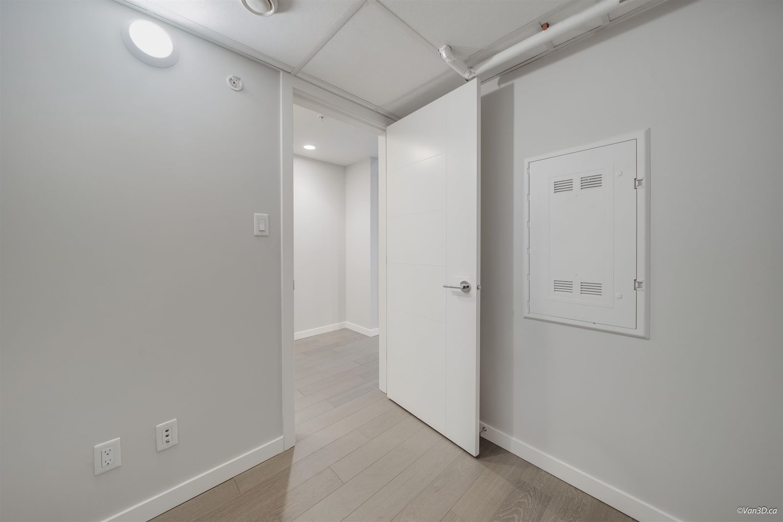 Listing Image 17