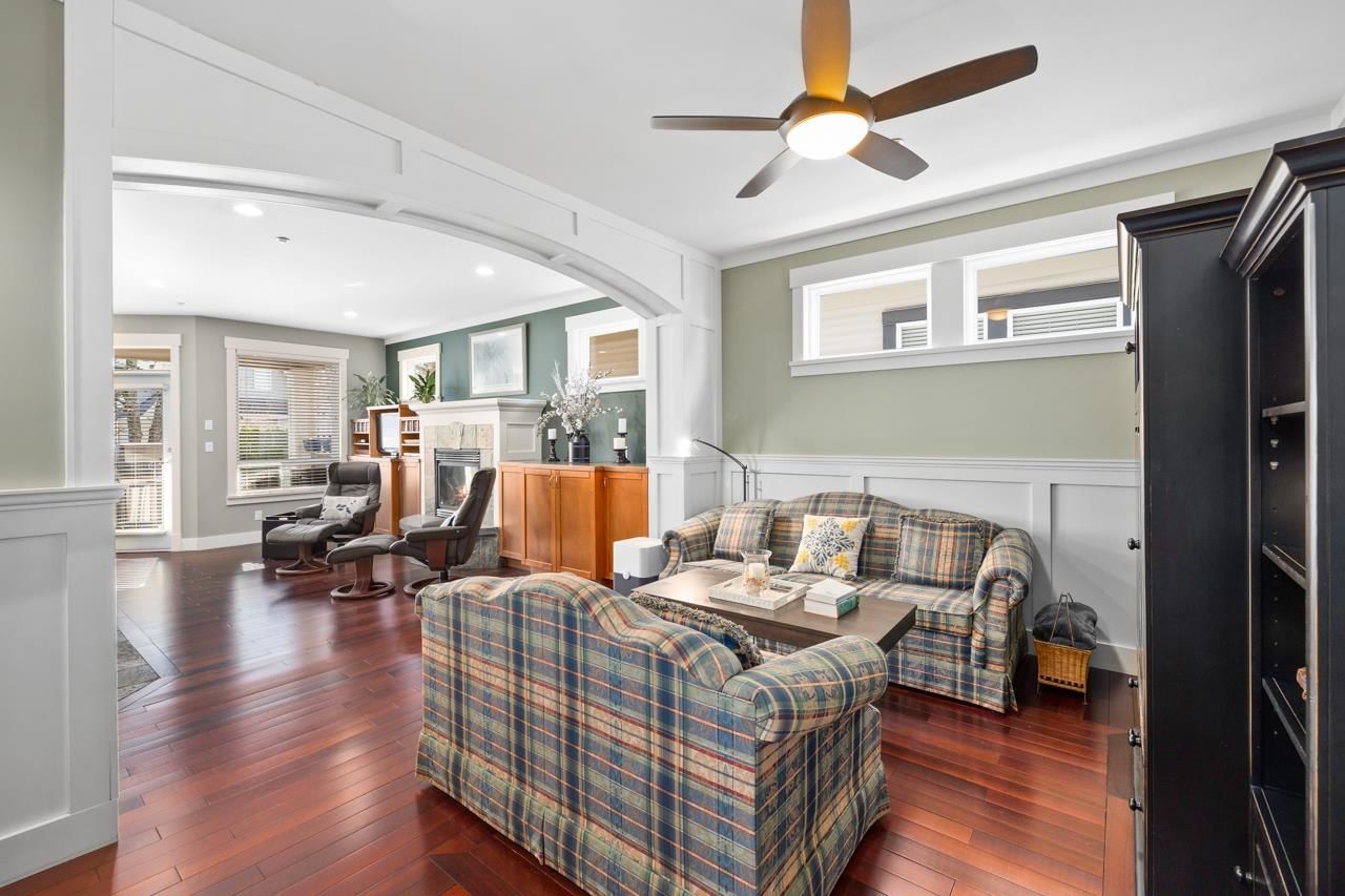 Listing Image 4