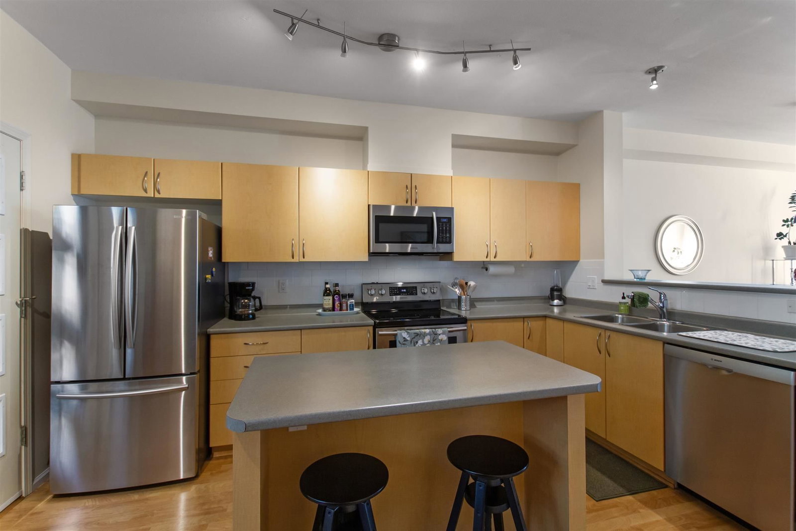 Listing Image 11