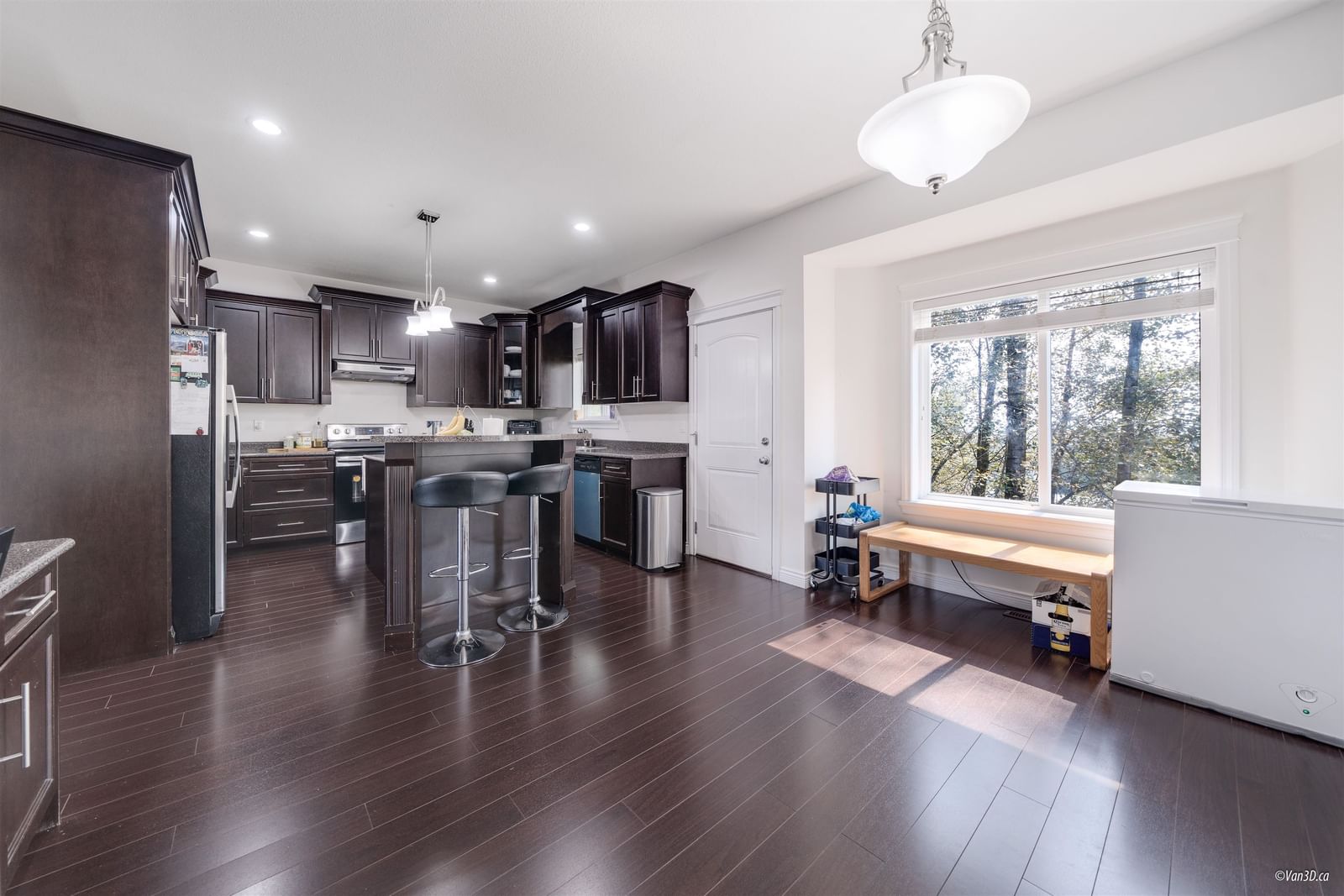 Listing Image 12