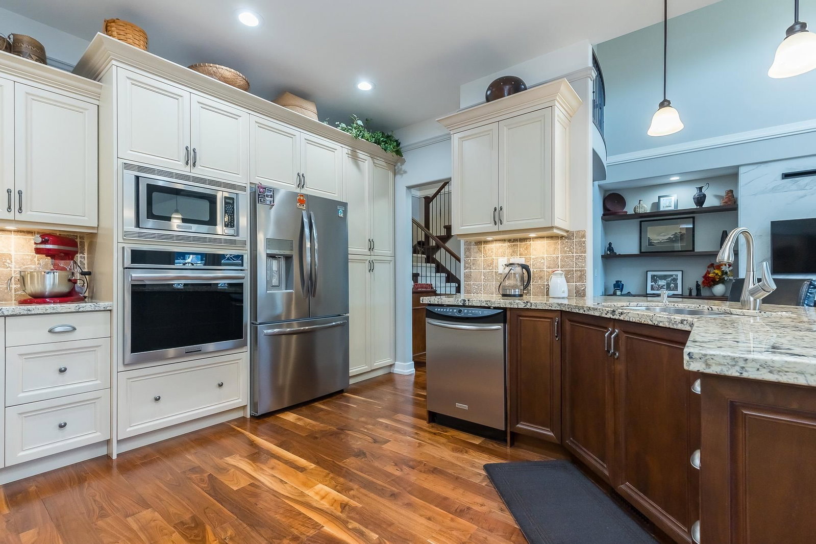 Listing Image 10
