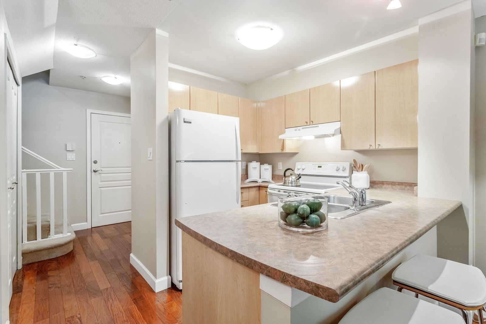 Listing Image 10