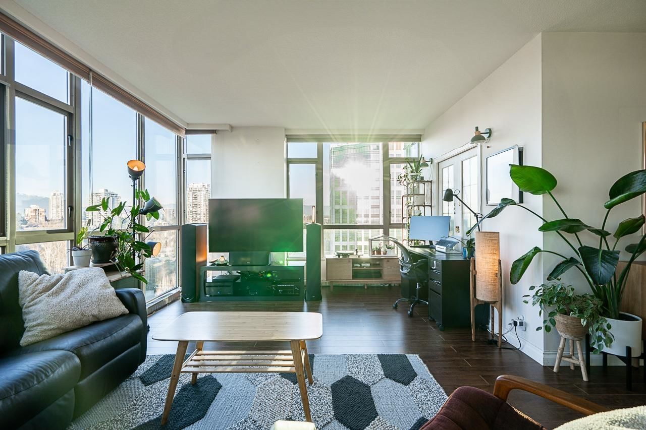 Listing Image 12