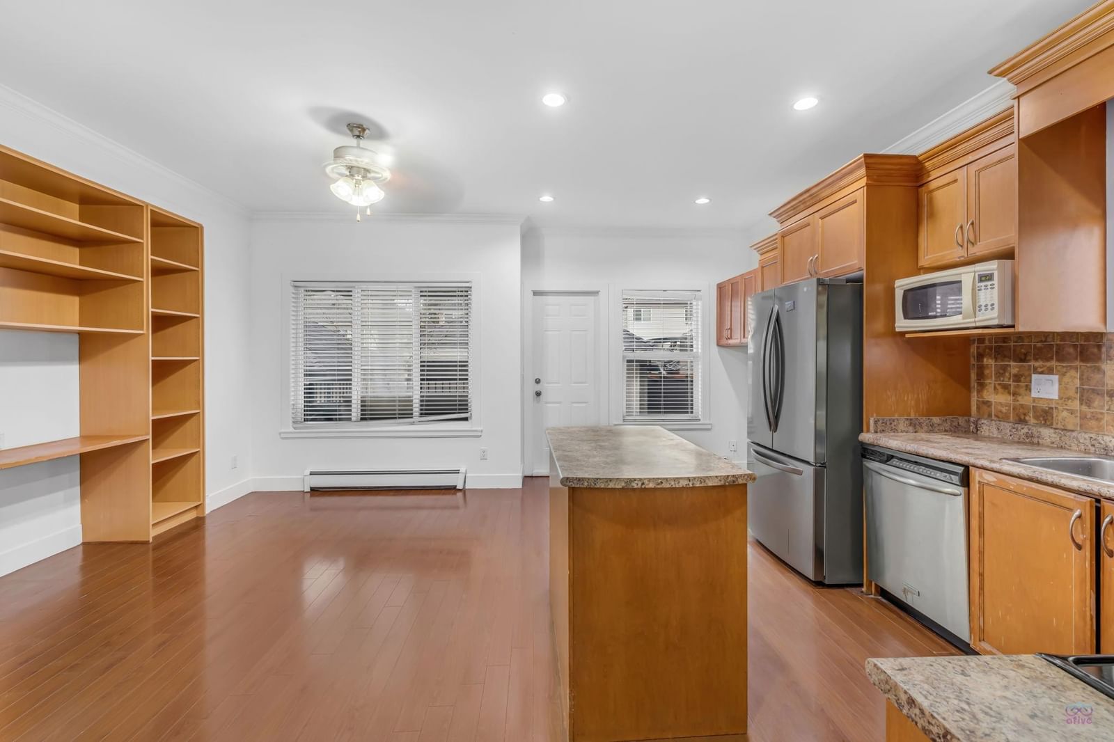 Listing Image 14