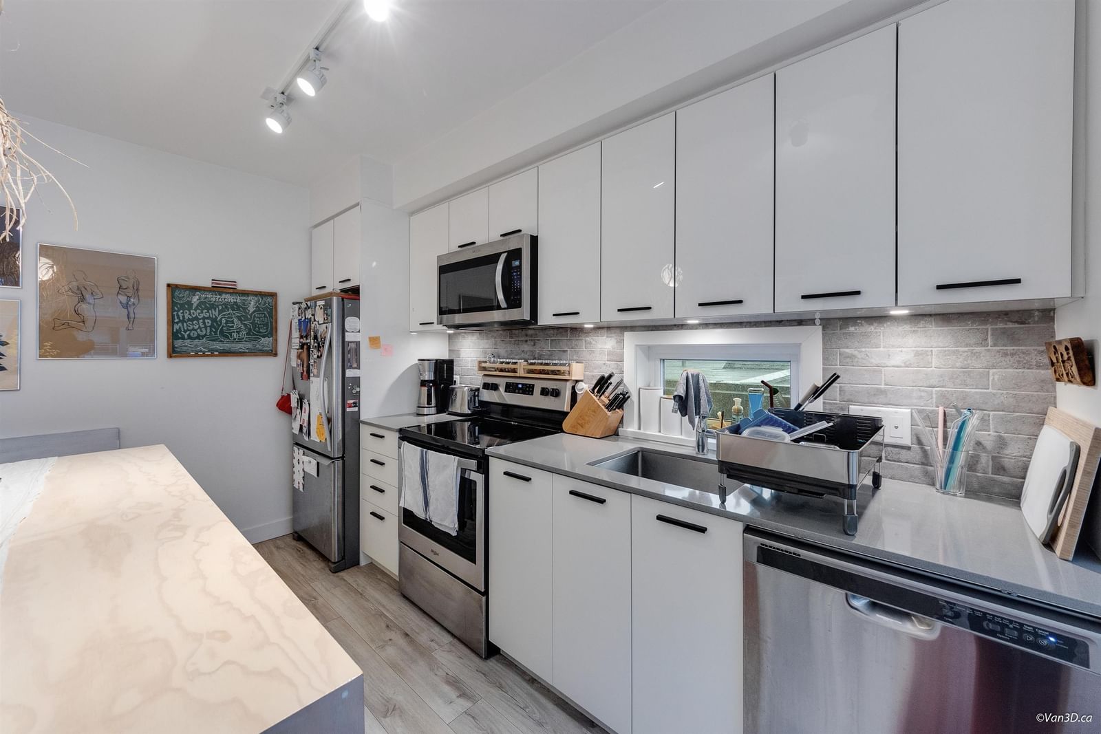 Listing Image 14