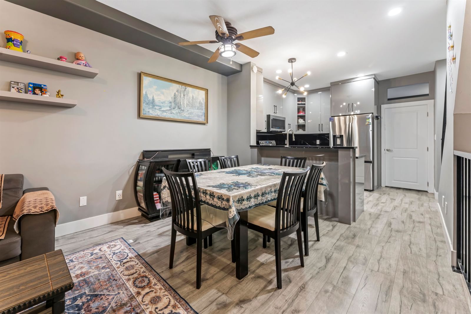 Listing Image 9