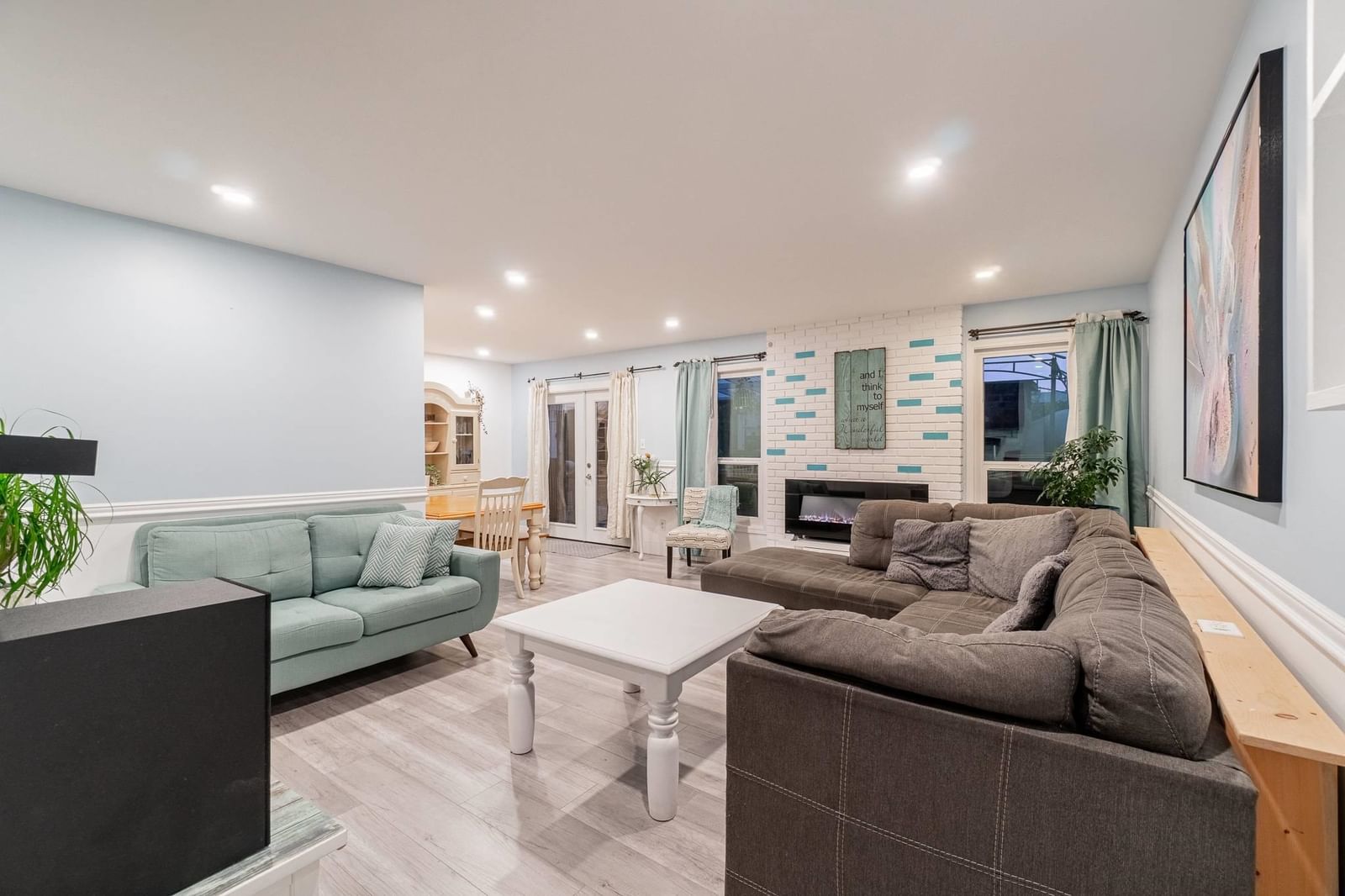 Listing Image 10