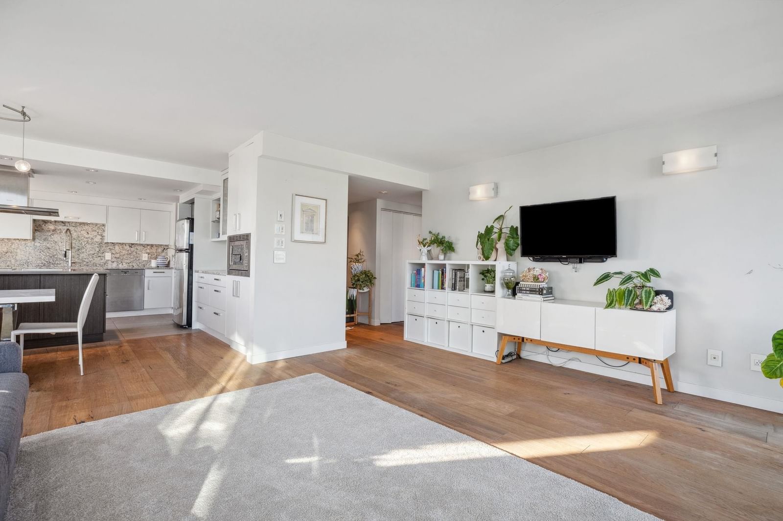 Listing Image 6