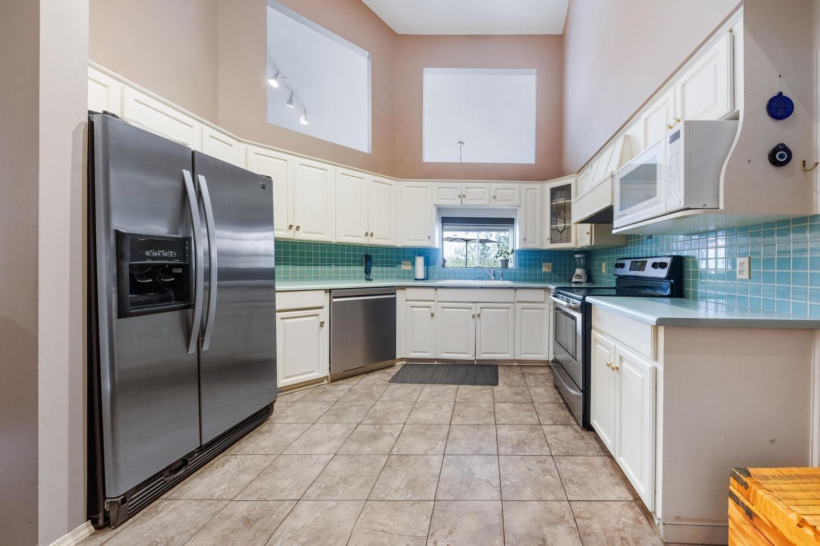 Listing Image 11
