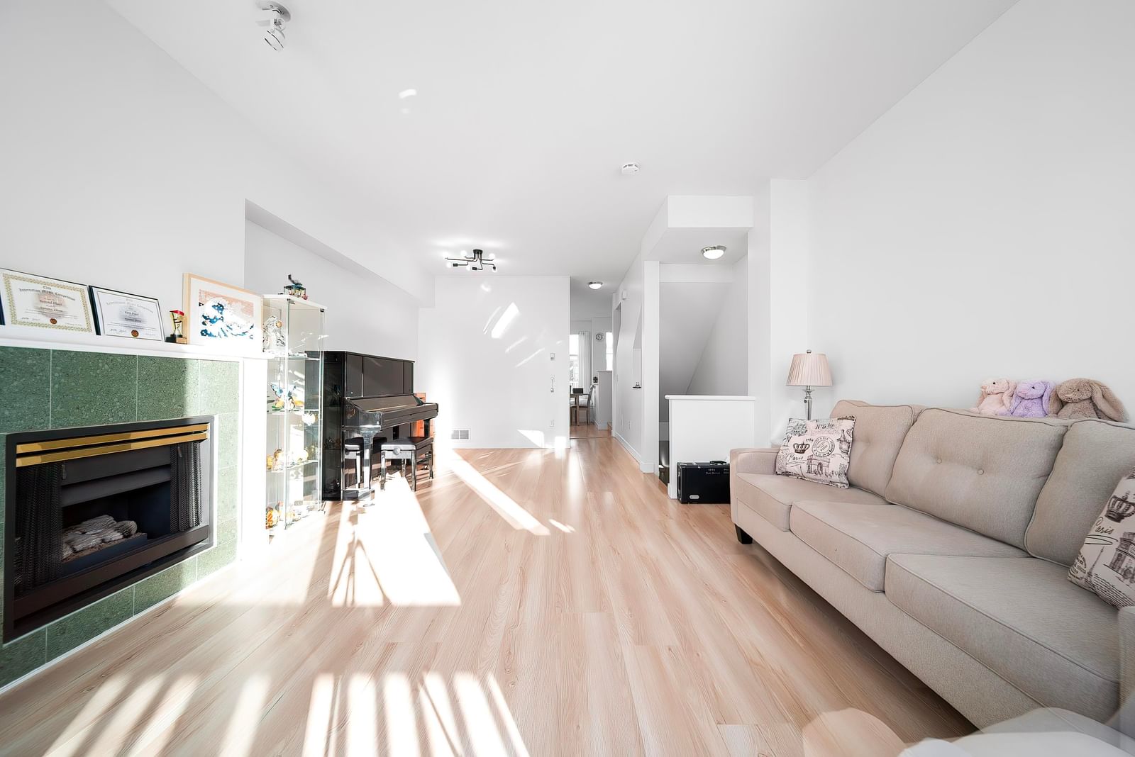 Listing Image 10