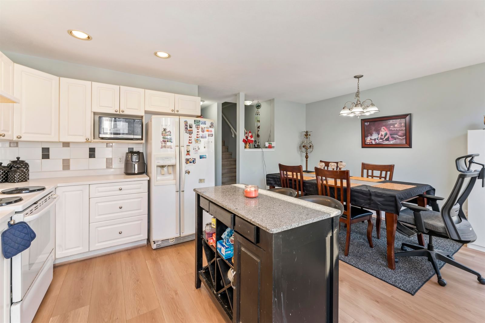 Listing Image 8
