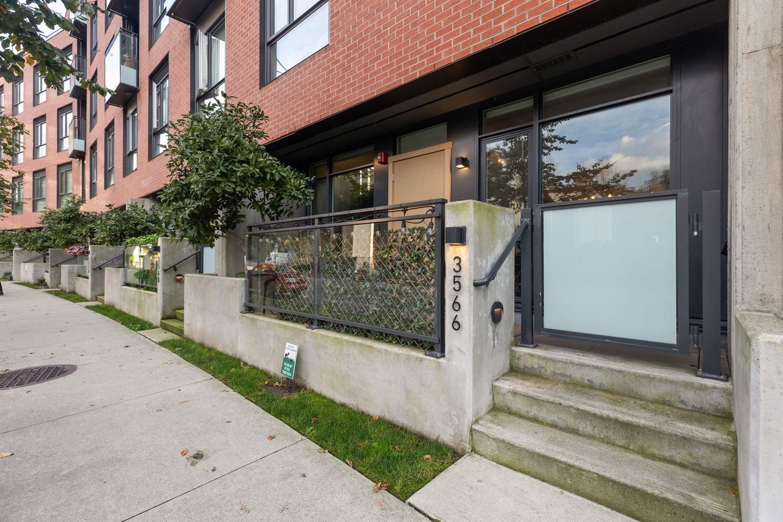 Listing Image 11