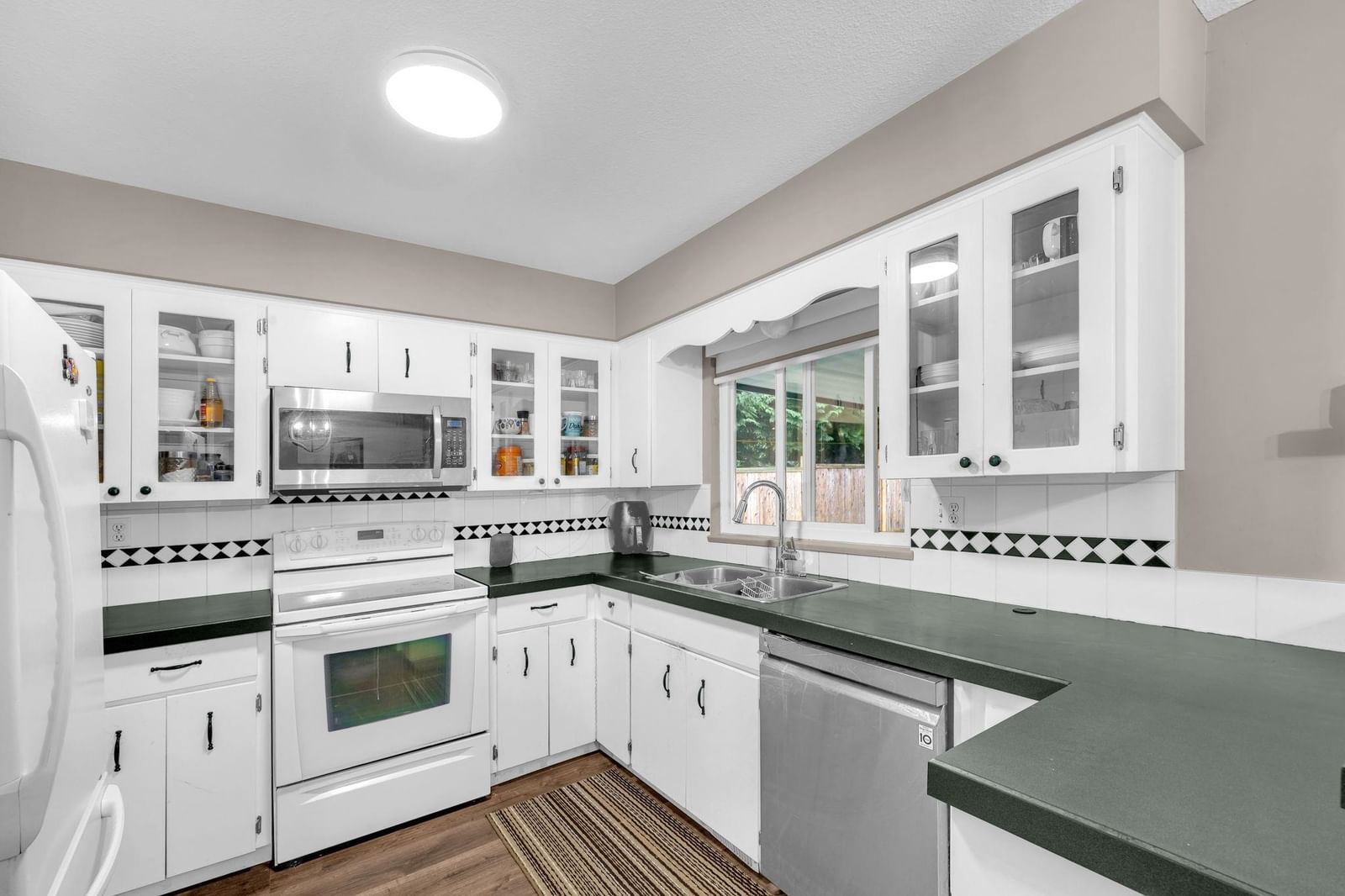 Listing Image 11