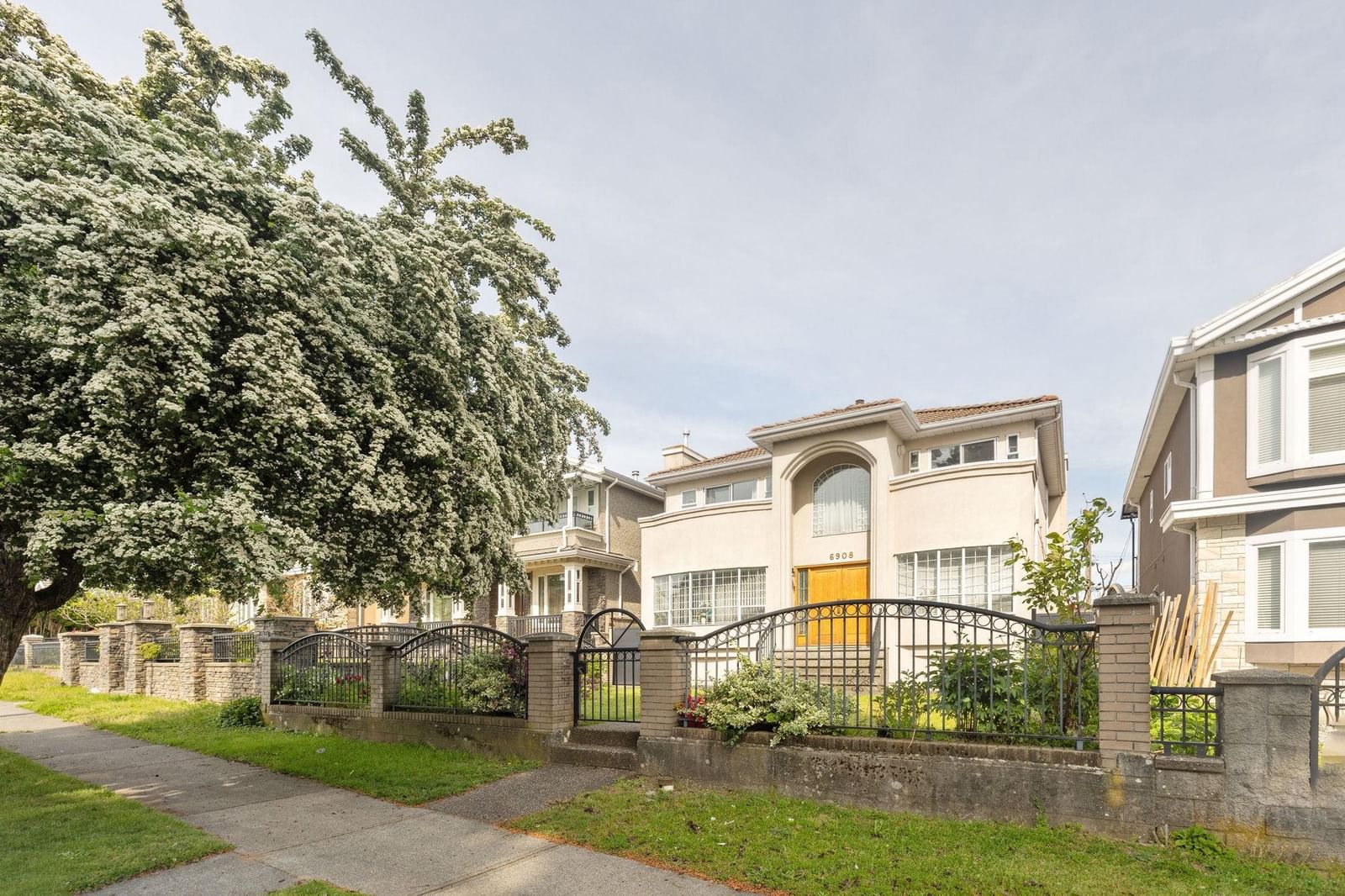 Listing Image 1