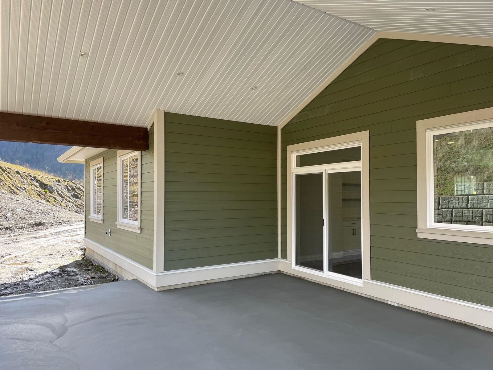 Listing Image 4