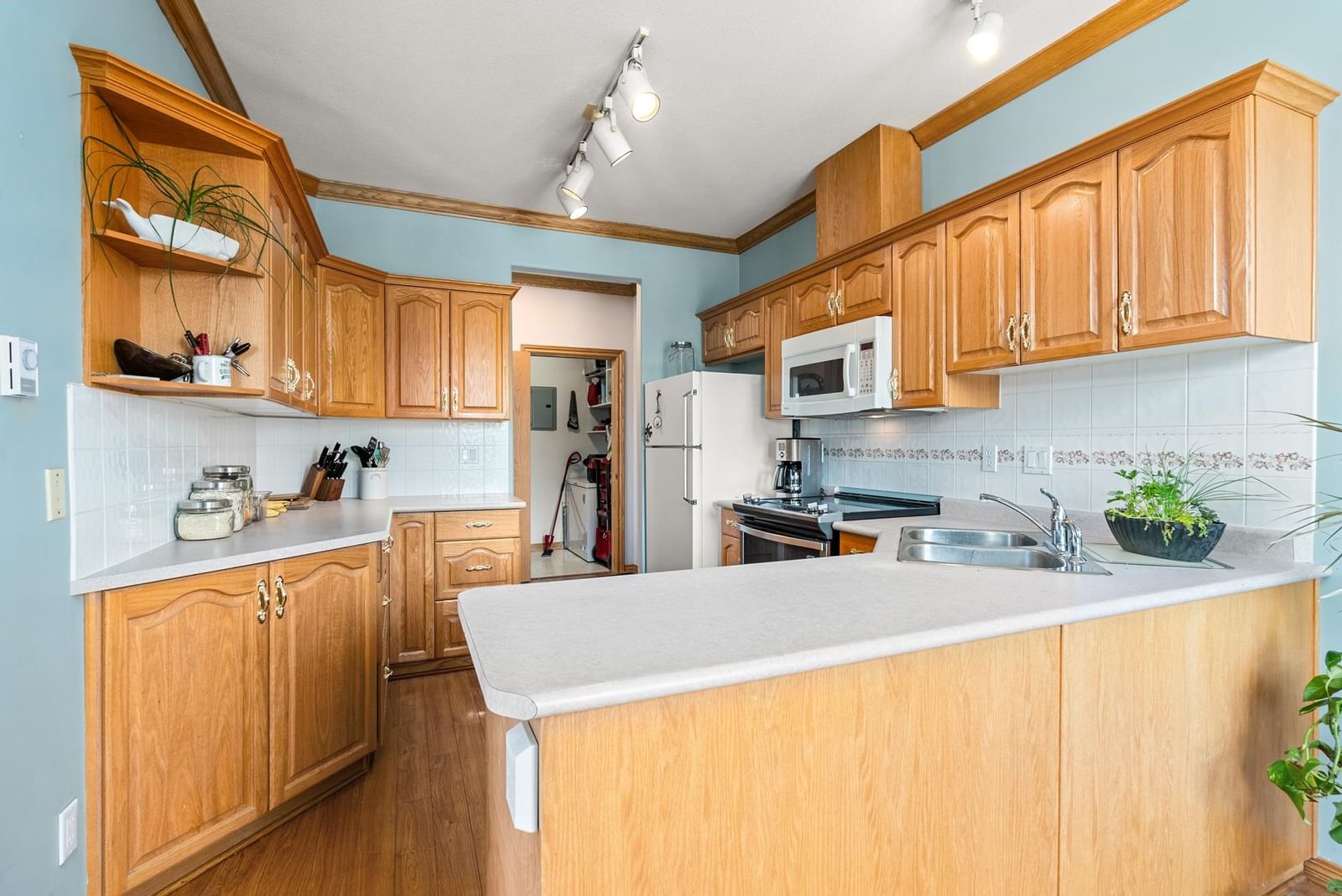Listing Image 11