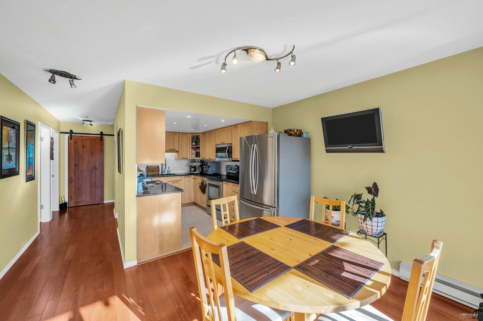 Listing Image 8