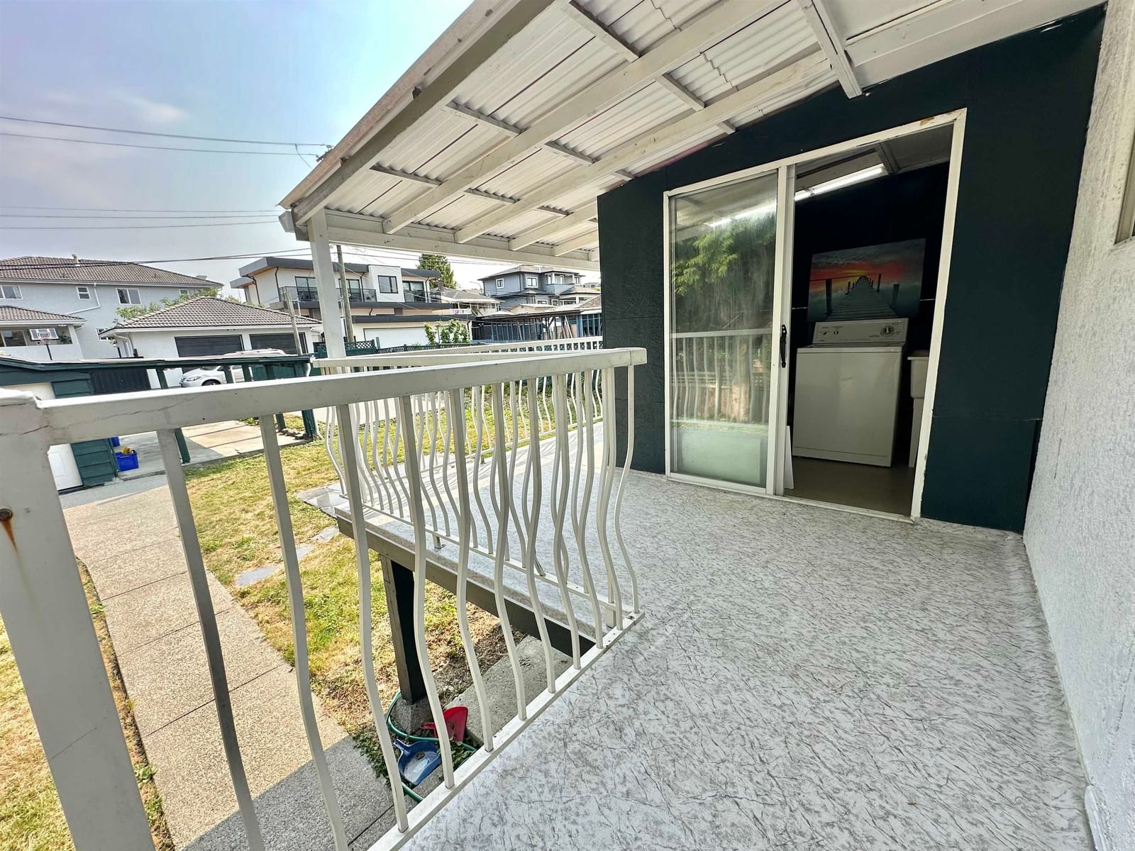 Listing Image 4