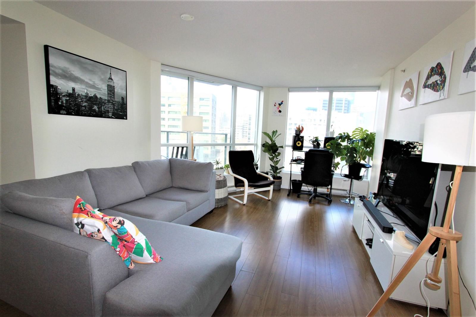 Listing Image 3