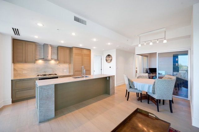 801 - 1501 Foster Street