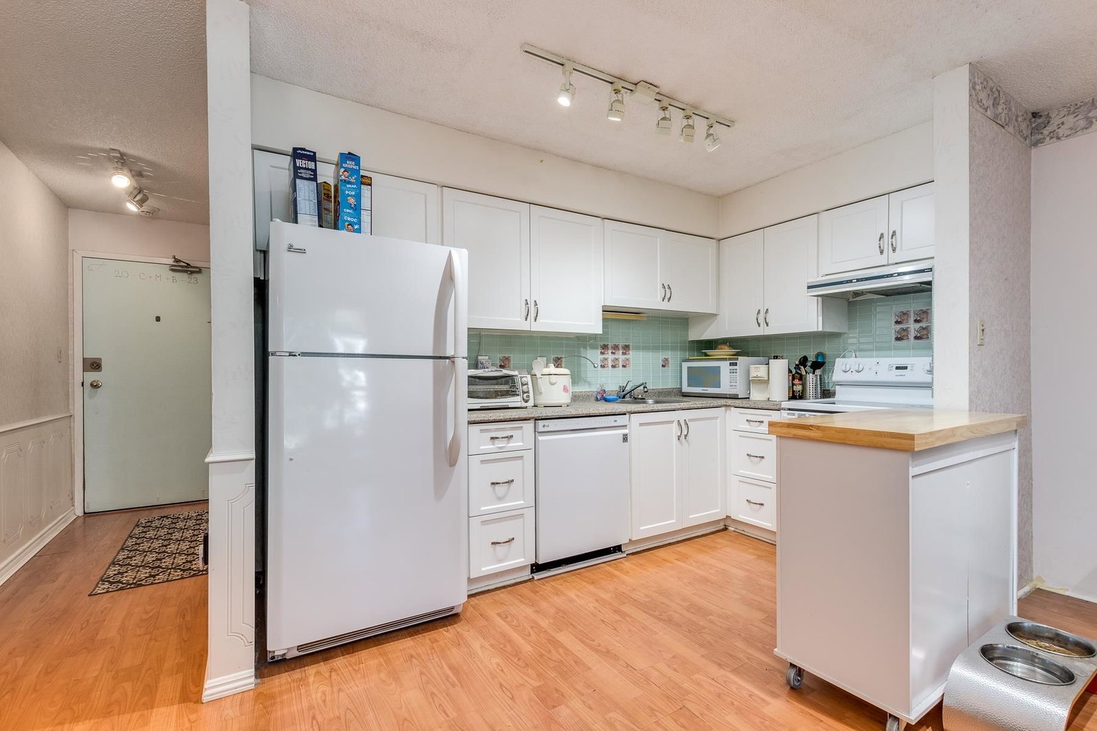 Listing Image 11