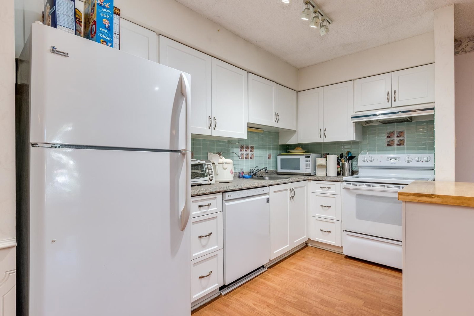 Listing Image 12