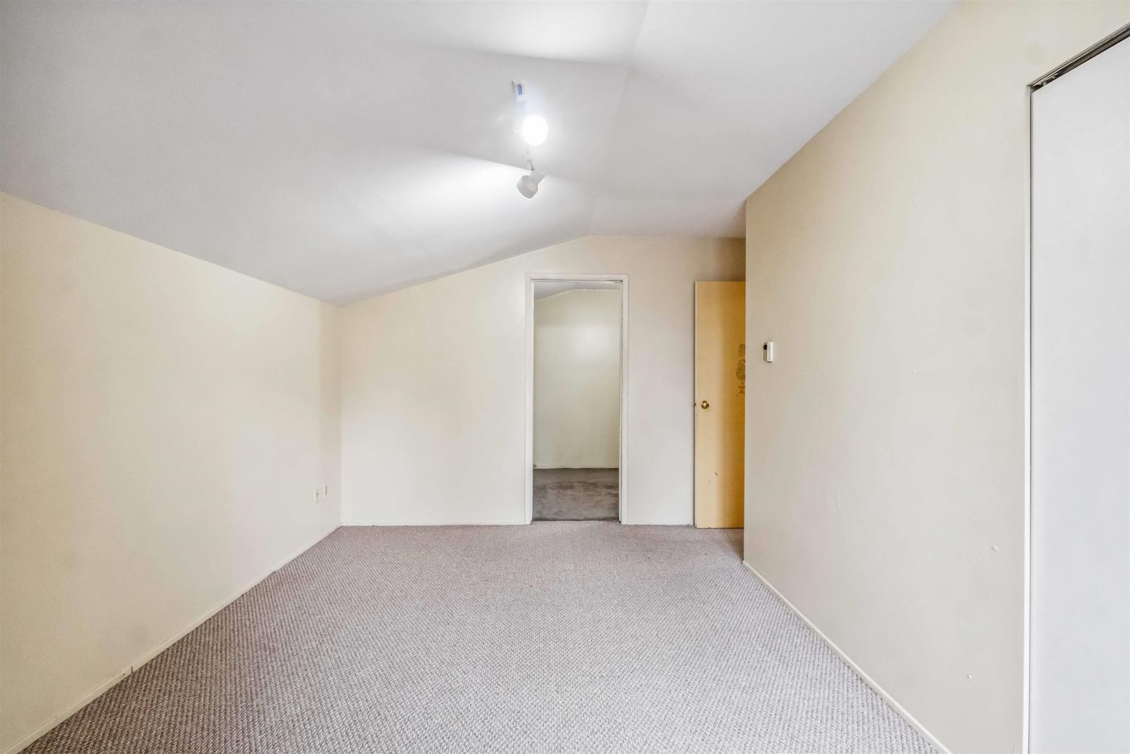 Listing Image 30