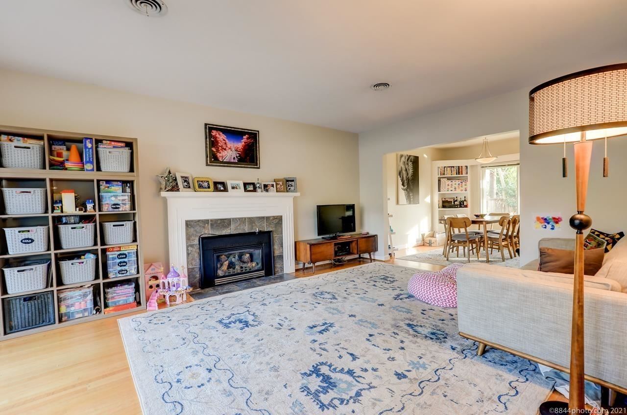 Listing Image 4