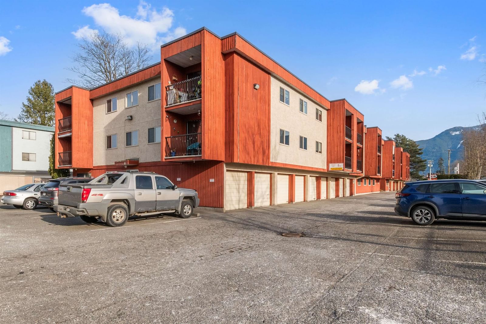 Listing Image 4