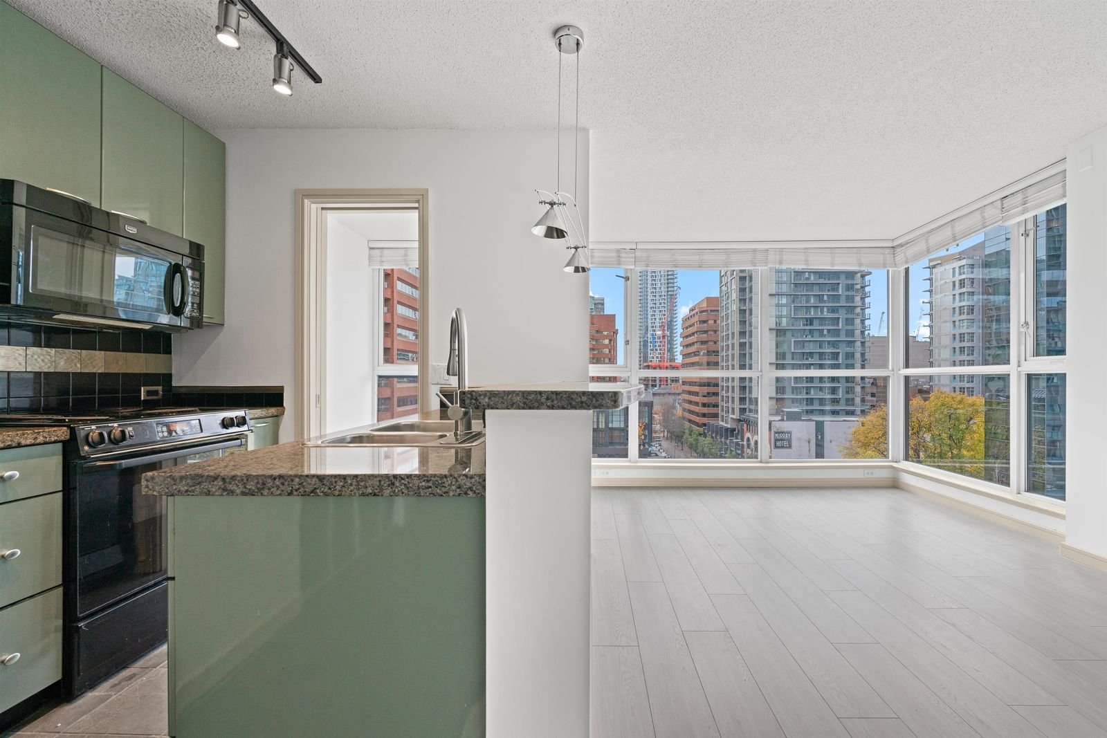 Listing Image 12