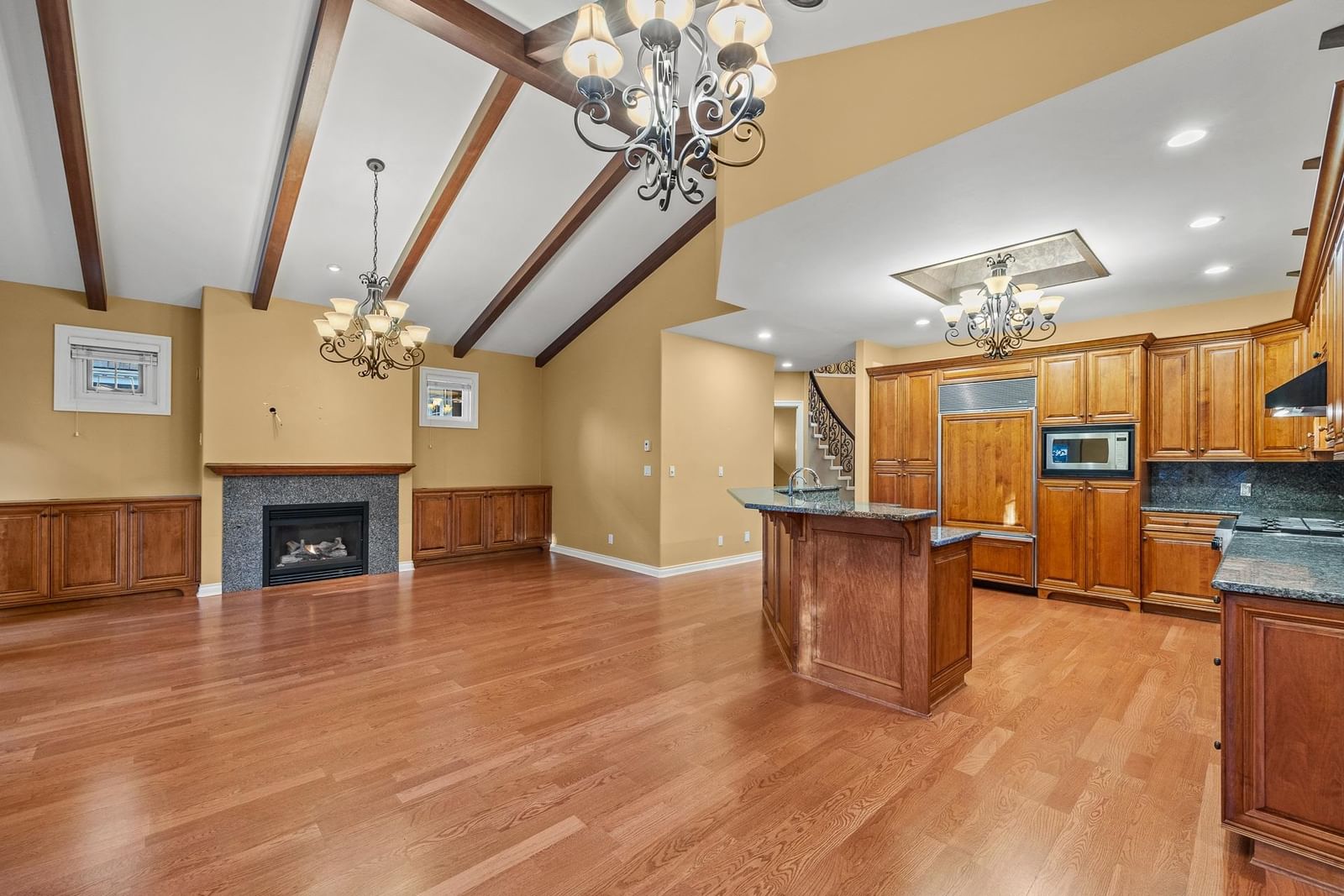 Listing Image 12