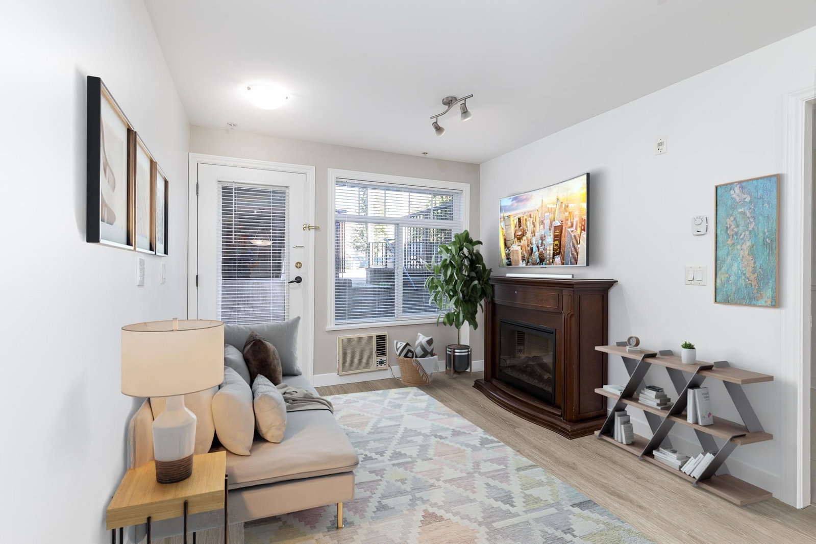 Listing Image 1