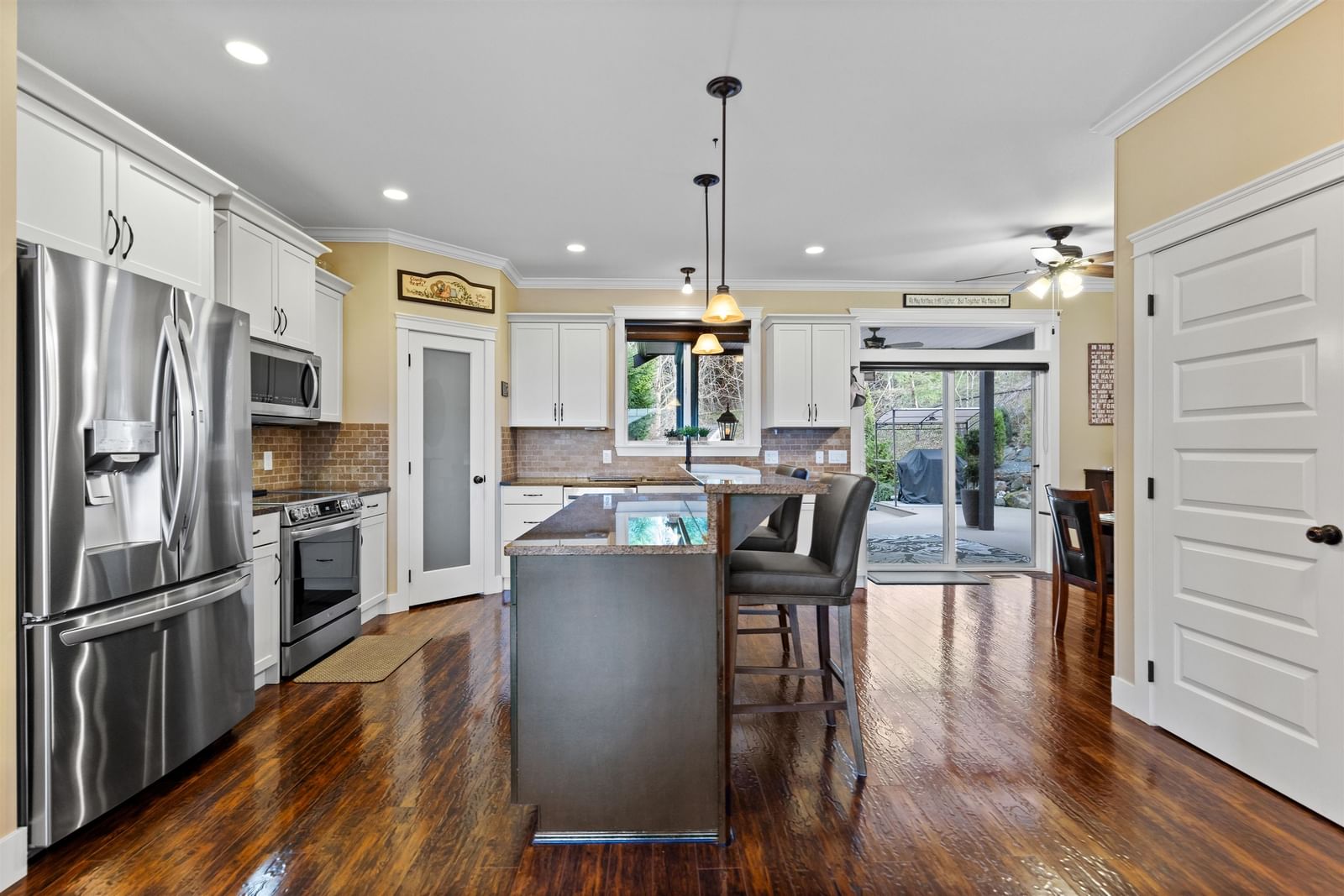Listing Image 12