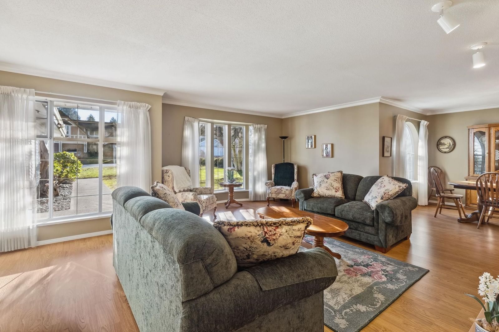 Listing Image 17