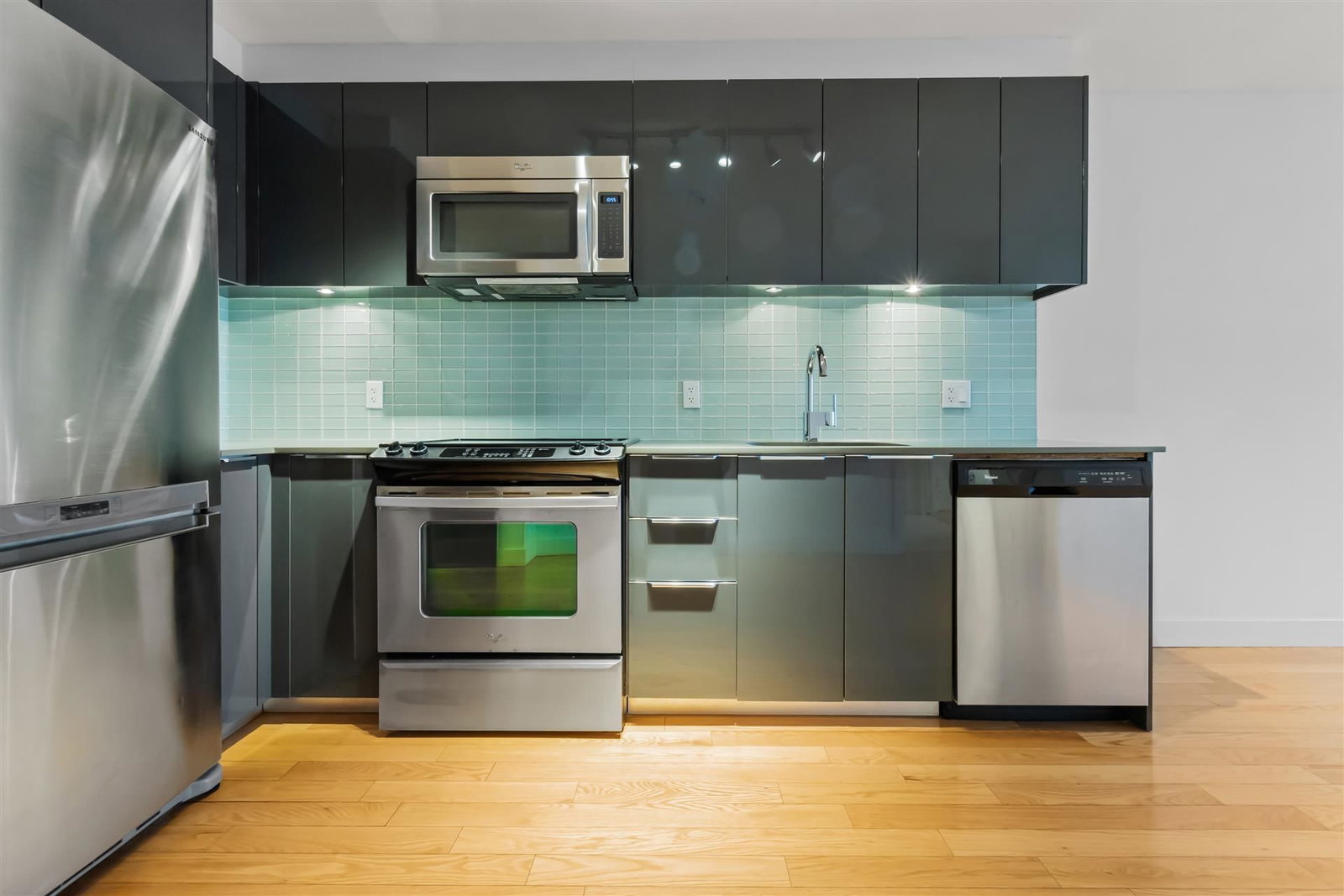 Listing Image 12