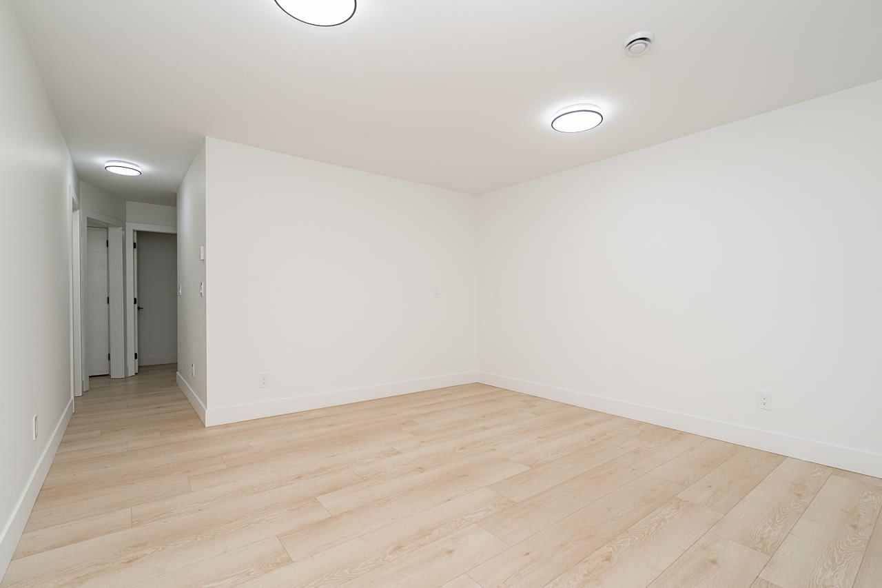 Listing Image 28