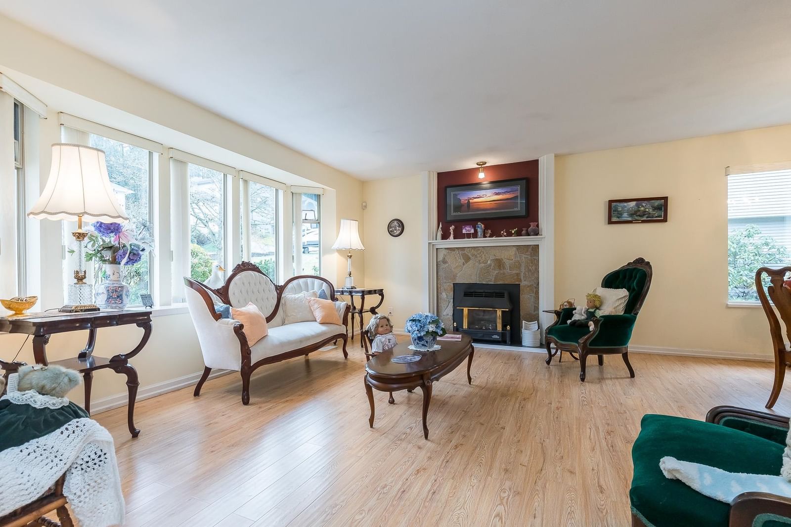 Listing Image 17